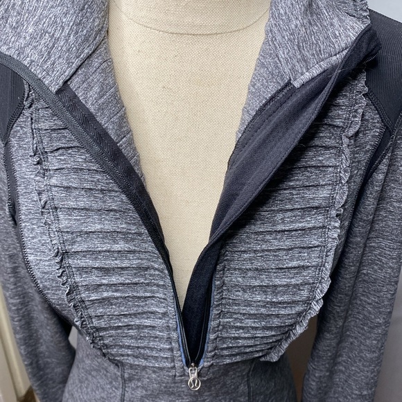 Lululemon Run: Your Heart Out Pullover Sz 6 black grey jacket compression - Picture 5 of 7